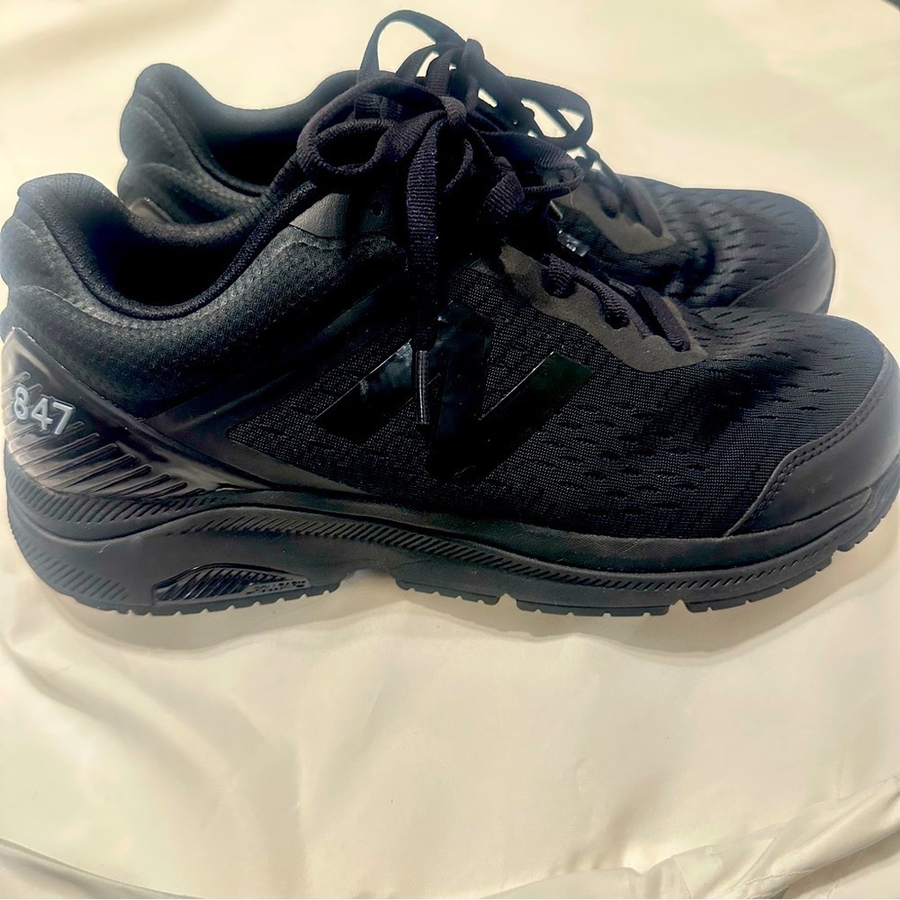 New Balance Men’s 847 v4 Black Mesh Walking Sneakers Size 9